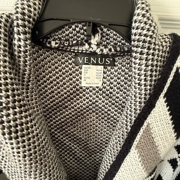 Venus long sweater size large - Picture 2 of 3